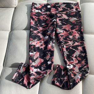 Fabletics camo capri leggings size Small